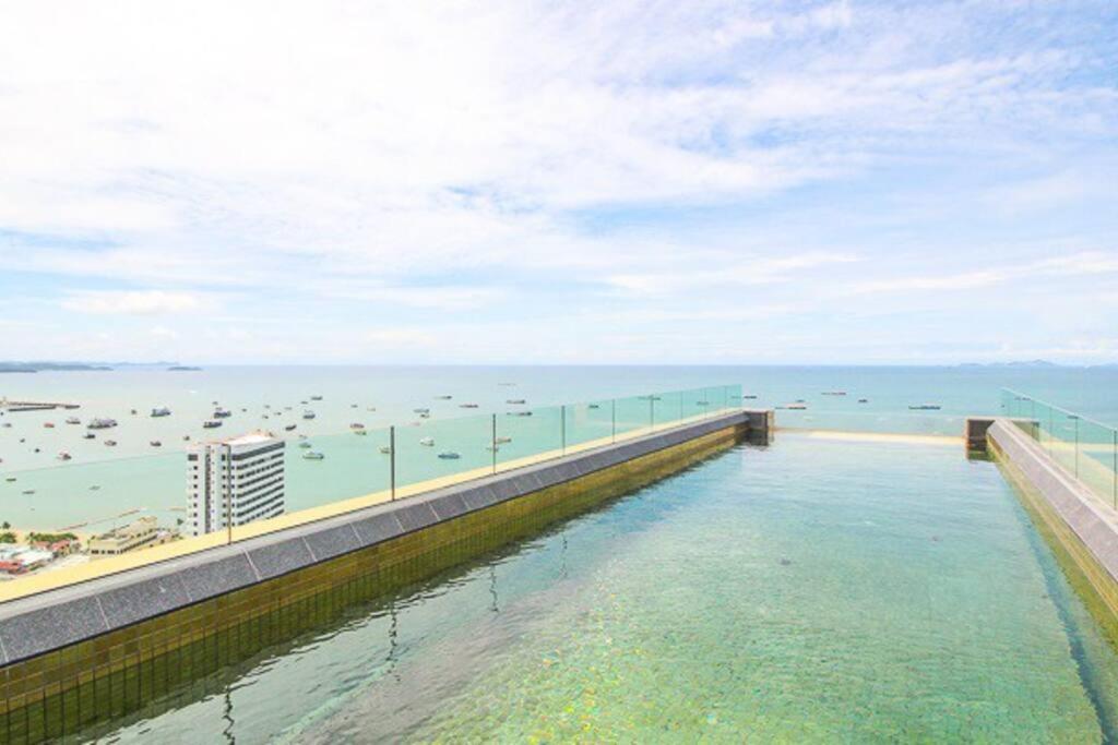 Seaview Urban Retreat Edge 1 Expansive Bedroom Apartment *